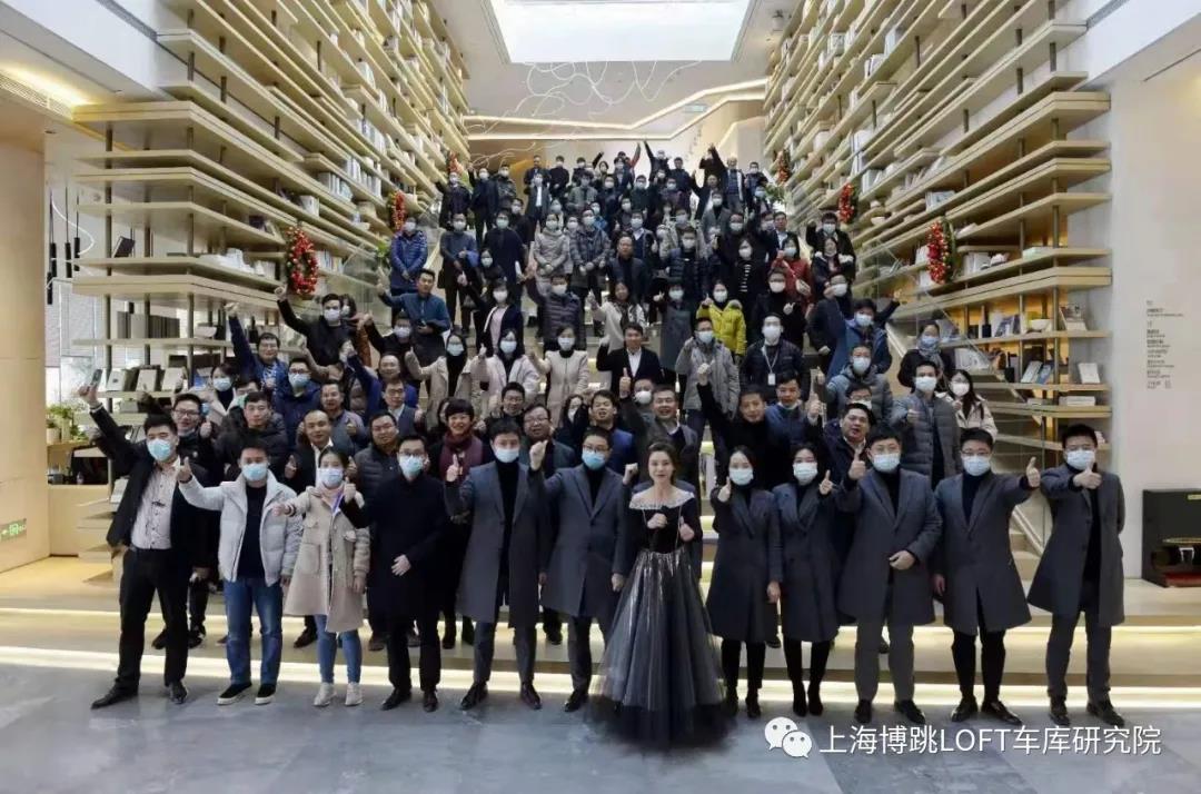 德州全国一百多人在华侨城汉口道6号参观研讨LOFT专利车库技术！